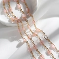 Cadena con cuentas de corazón rosa y eslabones dorados para crear collares y joyas DIY - Rosa