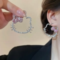 Dettaglio dell'orecchino a forma di gatto in argento traforato con fiocco di cristallo rosa - Forma Cartoon in Strass Rosa (40#)