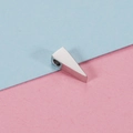 Perle a triangolo in acciaio lucido con due fori su uno sfondo a due colori - Triangolo 10mm / Argento