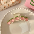 Pinza para el pelo dulce con melocotones rosas sobre base crema y hojas verdes - 9278D Pinza de Pelo de Melocotón Blanco