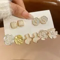 Set di 5 paia di orecchini vintage con fiori, perle e rilievi blu in finitura dorata - Set di 5 Paia (2#)