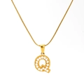 Collier en acier titane doré avec pendentif lettre Q orné de perles blanches - Lettre Q (SP723G-Q)