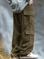 Dettaglio della tasca laterale dei pantaloni cargo verde oliva con cuciture resistenti - S / Verde Militare