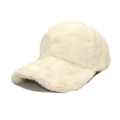 Vista detallada de la textura de piel sintética de una gorra de béisbol de invierno mujer - M (56-58cm) / Blanco