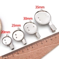 Basi per spille in metallo argento con clip, misure da 20mm a 35mm su sfondo bianco - 20mm / Argento
