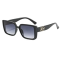 Lunettes de soleil carrées noires pour femmes avec verres dégradés et détails dorés - Monture Noire Verres Dégradés Gris