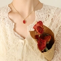 Collar vintage francés elegante con cadena dorada y colgante ovalado rojo - Dorado