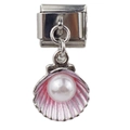 Detalle del dije de concha con esmalte rosa y perla para pulsera modular italiana - Concha de perla rosa
