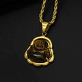 Gros plan d'un pendentif Bouddha doré en pierre d'oeil de tigre véritable avec chaîne - Pendentif Seul (Sans Chaîne) / Œil de tigre