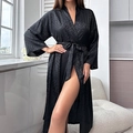 Elegante vestaglia in raso nero con stampa leopardata e cintura per un look raffinato - S / Nero