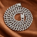 Cadena cubana de 12mm en plata con diamantes de imitación sobre fondo de terciopelo marrón - 20 Pulgadas (50cm) / Plata 12mm Cierre de Inserción