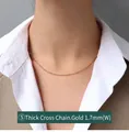 Dettaglio di una collana a catena a croce dorata da 1,7 mm in acciaio al titanio placcato oro - Catena a Traversino Dorata Grossa (P873) / 40+5cm Lunghezza 1.7mm Larghezza / Oro