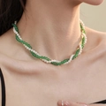 Collar de doble hilera con cuentas verde esmeralda y perlas blancas de diseño trenzado - Collar de perlas de ágata verde vintage