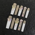 Handgefertigte Coffin-Nägel mit weißen French-Spitzen, Strass und 3D-Schmetterlingsjuwelen - Extra Klein (XS) / Weißer Französischer Schmetterling Strass-Stil (2015)