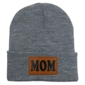 Bonnet en tricot gris avec écusson MOM en cuir marron pour chaleur hivernale - Adulte Élastique / Gris Moyen (MOM)