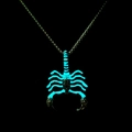 Collana re scorpione fosforescente con ciondolo blu luminoso per uomini e ragazzi - Acciaio Inossidabile Luce Verde Ciano