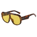 Grote aviator zonnebril in schildpadprint met T-logo en geel getinte glazen - Schildpad Frame Gele Glazen