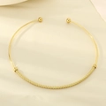 Minimalistischer goldener Edelstahl-Halsreif mit Kordelstruktur und polierten Kugeln - Minimalistischer Glatter Stil (KN293066-LO)