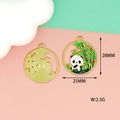 Ciondolo a forma di panda e bambù in lega con finitura smaltata verde e bianca - 11 Panda nella Foresta di Bambù
