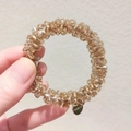 Élastique à cheveux et bracelet en perles de cristal champagne doré avec logo métal - Cristal Champagne