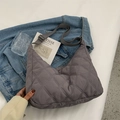 Bolso bandolera gris acolchado con correa ajustable y costuras de diamante - Gris cielo