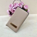 Lange beige Damen Geldbörse aus Leder mit Litschimuster und goldenem Logo-Schild - Dunkelkhaki