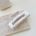 Pinza grande para el pelo de acetato con estampado floral naranja en base blanca crema - Pinza Cuadrada Grande Floral / Blanco lechoso