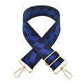 Dettaglio tracolla larga 5 cm con motivi geometrici blu e ganci girevoli dorati - Blu scuro