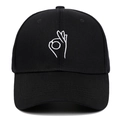 Casquette de baseball en coton noir avec broderie blanche geste OK et visière courbée - Réglable / Noir