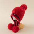 Cappello invernale rosso con paraorecchi e grandi pompon per bambine, modello termico - Rosso