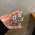Boucles d'oreilles nœud en argent avec cristaux rectangulaires et en poire portées - 19# Cristal Goutte d'Eau Nœud Argent (HE3995)