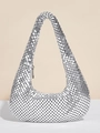 Nahaufnahme der silbernen Paillettentasche mit Metalltextur und glattem Reißverschluss - 26*3*33 / Silber