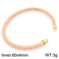 Bracciale aperto in acciaio al titanio intrecciato rosa con punte dorate 60x4mm - Cordino in Pelle Rosa Carne Estremità in Metallo Dorato (KB183576-KLHQ)