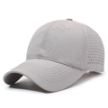 Berretto da baseball grigio chiaro traspirante con fori laser e visiera curva sportiva - Grigio chiaro / Regolabile
