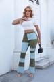 Dettaglio jeans a zampa a vita alta con inserti a contrasto denim e verde oliva - S / Verde
