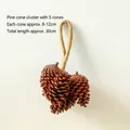 Décoration murale nordique avec 5 pommes de pin naturelles sur corde de jute - Guirlande de pommes de pin (C32)