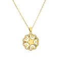 Elegante goldene Halskette mit Sternanhänger und bunten Zirkonsteinen auf weißem Hintergrund - Stern & Blume - Gold