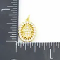 Ovaler 18K vergoldeter Hamsa-Anhänger mit weißem Zirkonia-Pavé-Besatz - Hamsa Hand