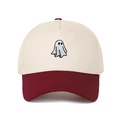 Detailansicht der süßen Gespenster-Stickerei auf der Vorderseite der 5-Panel-Cap - Verstellbar / Burgunderrot