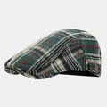 Detalle de la gorra de cuadros con hebilla de bronce y tejido texturizado en verde oscuro - Cuadros Escoceses Verde Oscuro Rojo Negro (Color 3#)