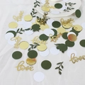 Nahaufnahme von grünem, weißem und goldenem Party-Konfetti mit Blattformen auf weißem Stoff - Blätter + Gold Love + Gold/Dunkelgrün/Weiße Kreise (100pcs)