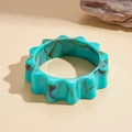 Blaugrünes Marmor-Acryl-Armband mit Zahnrad-Blumen-Design auf beigem Hintergrund - Blauer Marmor