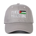 Gros plan de la broderie Free Palestine et du drapeau sur casquette en coton gris - Réglable / Gris