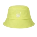 Détail de la broderie de main squelettique blanche sur le chapeau bob vert néon - Taille unique / Light jaune