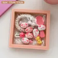 Rosa Kirschblüten Schwein Haarschmuck-Set im 11x11cm 3D-Schweberahmen Display - Brötchen Schweinchen Set B (Folienbox)
