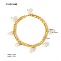 Bracelet de cheville en acier doré avec perles blanches sur une chaîne de 7mm de large - Chaîne Plusieurs Pendentifs Perles Irrégulières (YYA023049)