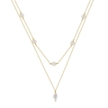 Collana doppia dorata con perle bianche rotonde e un ciondolo a forma di perla a rombo - Perla barocca a rombo a doppio strato / Oro