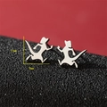 Silberne Cartoon Dino Ohrstecker 11mm x 9mm Größe mit mattem Metall-Finish - Laufender Hund / Stahlfarben