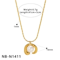 Détail du collier de perles dorées vintage montrant la chaîne de 41cm et le pendentif de 16mm - Style Perle Blanche Dorée (NB-N1411)