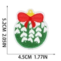 Vue détaillée d'un écusson brodé boule de Noël avec marquages de taille 5,2 cm x 4,5 cm - N° 5-Boule de Noël